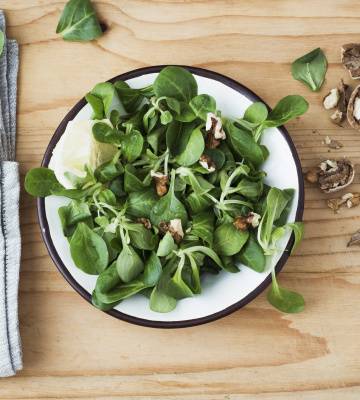 Nüsslisalat mit Champignons und Ei